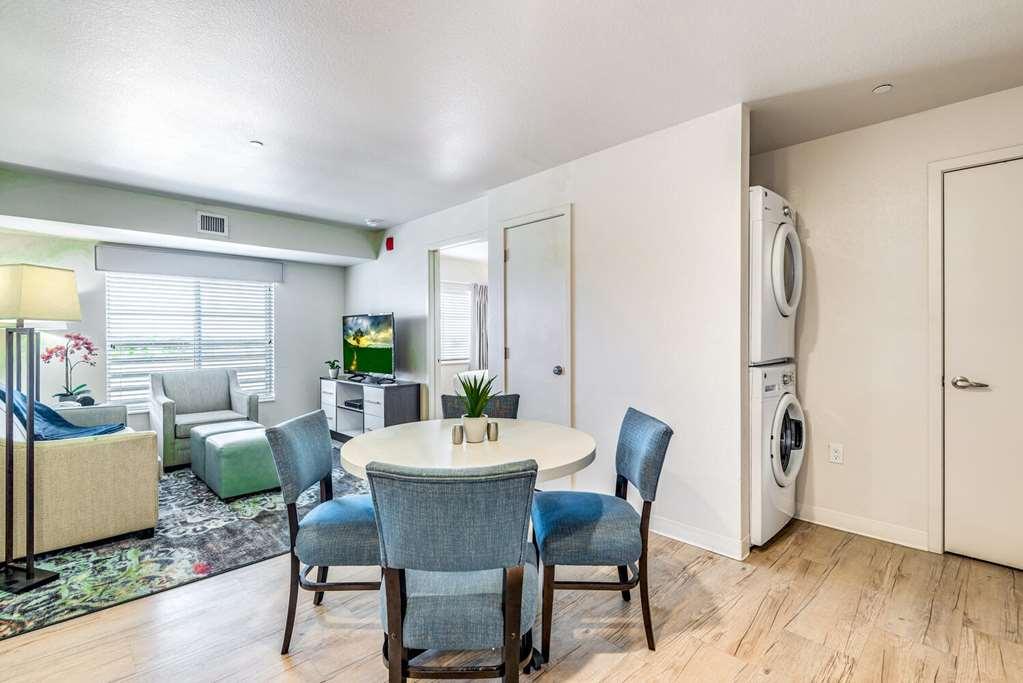 Parks Residential Denver Centennial Room photo
