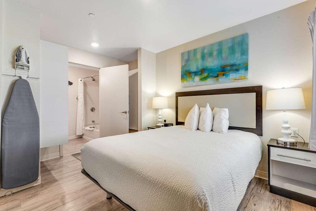 Parks Residential Denver Centennial Room photo