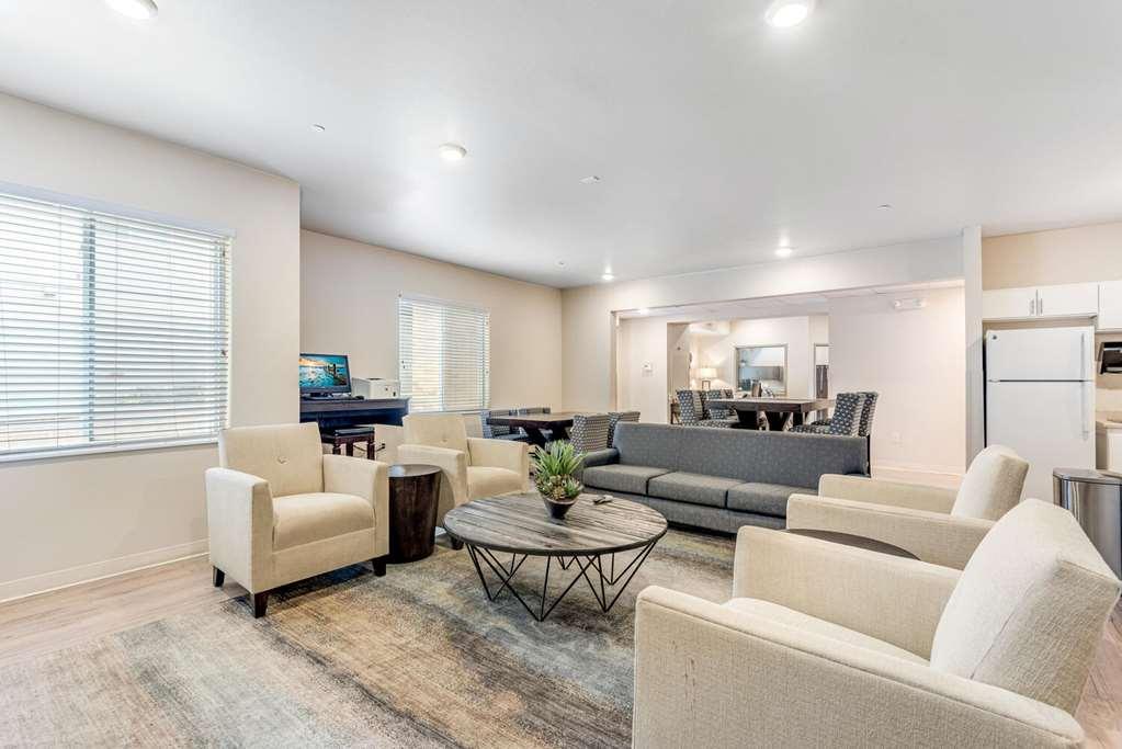 Parks Residential Denver Centennial Room photo