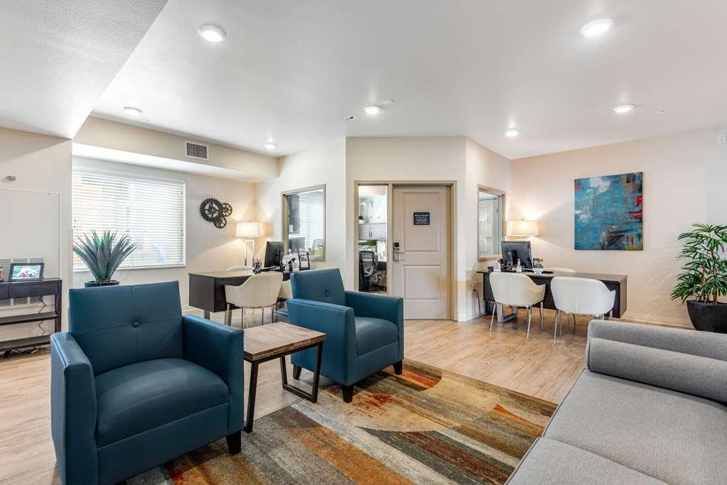 Parks Residential Denver Centennial Room photo