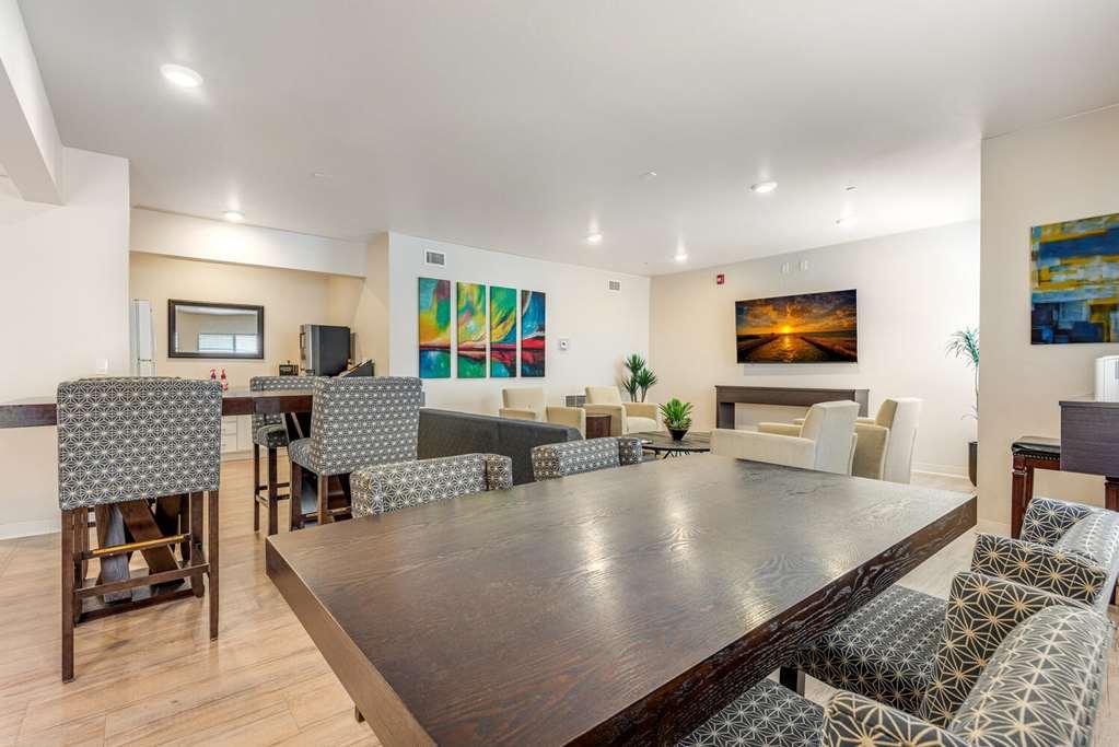 Parks Residential Denver Centennial Room photo